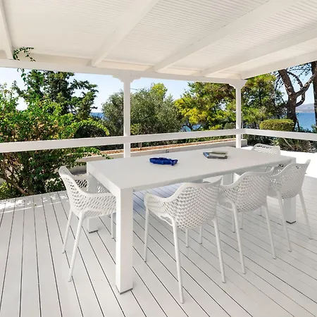 Olyan Seaside Villa