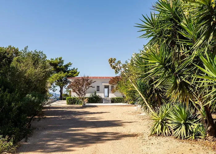 Olyan Seaside Villa *