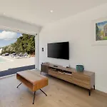 Olyan Seaside Villa *